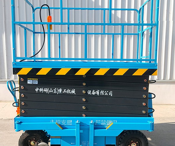 让胡路自行走升降机